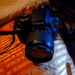 Canon EOS Rebel T100
